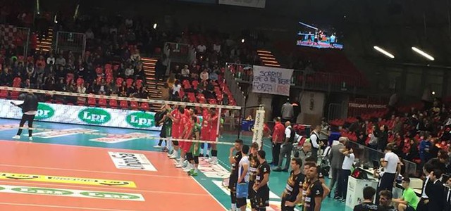 Volley, arriva il primo punto. Tonno Callipo ko al tie-break a Piacenza