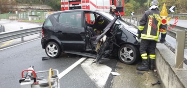 Incidente all'imbocco della galleria Sansinato, due donne estratte dalle lamiere