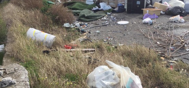 Utilizzo improprio di un terreno per lo smaltimento dei rifiuti, una denuncia nel Catanzarese