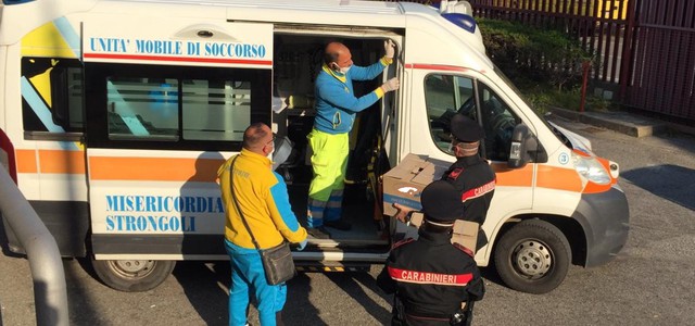 Carabinieri di Cirò Marina donano generi alimentari per le festività pasquali
