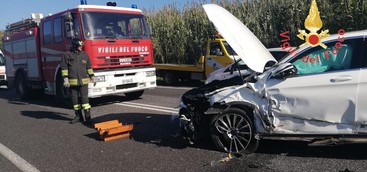 Volontaria Croce rossa soccorre in incidente stradale