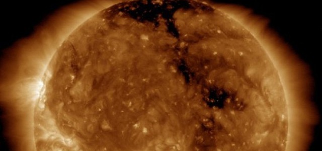 Un altro canyon gigante sul Sole