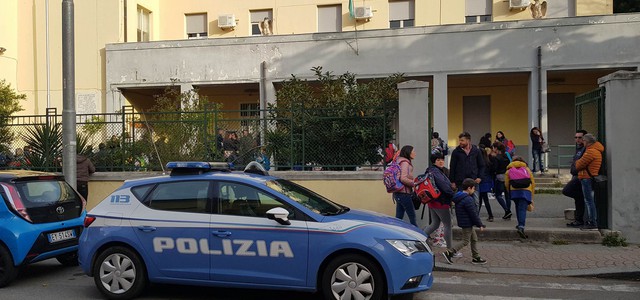 Atti di vandalismo in scuola elementare nel quartiere Lido 