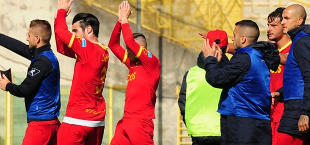 I tifosi a sostegno dei giocatori, il Catanzaro ringrazia