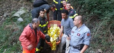Precipita in burrone di oltre cento metri mentre cerca funghi, salvato 