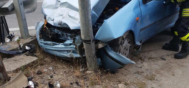 Incidente stradale sulla statale 106, muore anziano