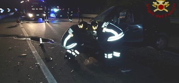Incidente a Crotone - ferito incastrato tra le lamiere