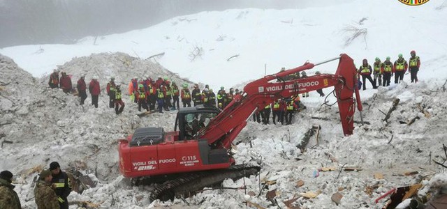 Rigopiano, estratti corpi di due donne, bilancio sale a 15 vittime