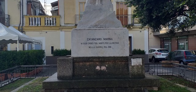 RICCIO, GIORNATA DELLE FORZE ARMATE: " NEMMENO UN FIORE AL MONUMENTO CHE RICORDA I CADUTI IN GUERRA A LIDO"