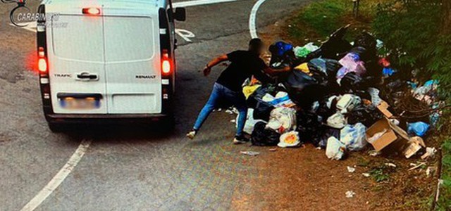 Abbandonano rifiuti nel Parco della Sila, individuati  e multati