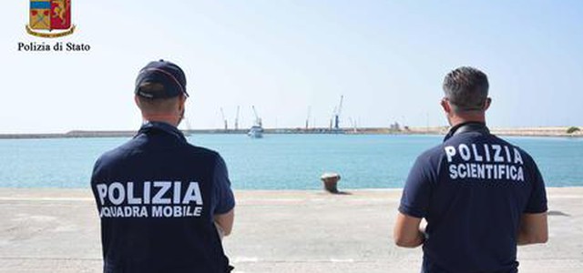 Sbarco in Calabria, fermati due scafisti