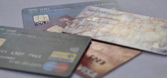 Carte di credito clonate, sette arresti