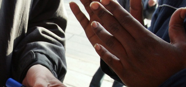 "Non ci piace perché nera", perde lavoro in casa di riposo