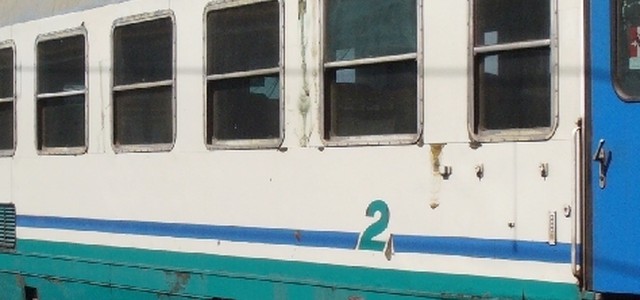 Treno regionale investe uomo nel reggino, morto sul colpo