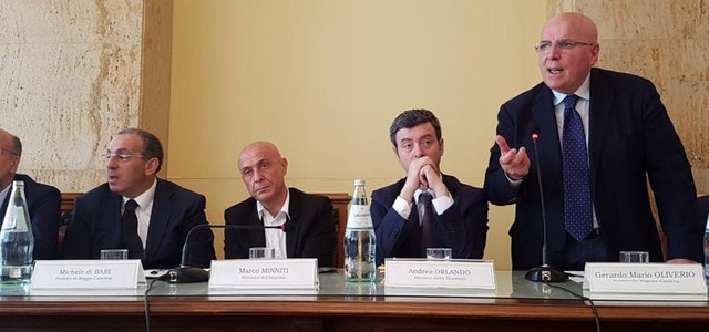 Oliverio ha firmato a Reggio Calabria l’Accordo “Liberi di scegliere” 