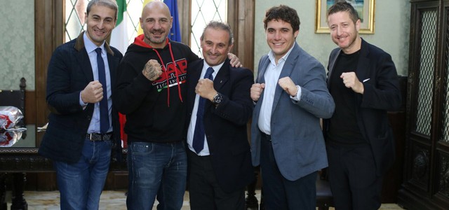 Il campione di boxe Fragomeni ospite in Comune