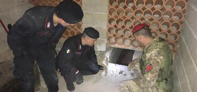 Bunker ricavato in garage scoperto da Carabinieri