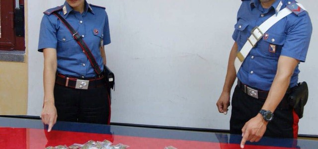 Auto abbandonata adibita a deposito di stupefacenti: arrestato minorenne  