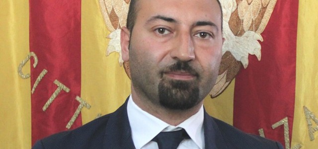 Russo risponde a Riccio :"Bandi regolari, il merito si dimostra nei concorsi"