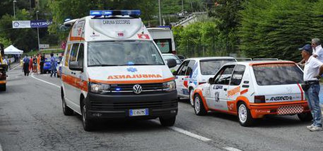 Auto esce di strada al rally: morto commissario gara