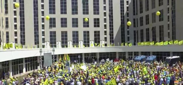 La Coldiretti manifesta a Catanzaro: "Presidente Oliverio, è ora di svegliarsi" (VIDEO)