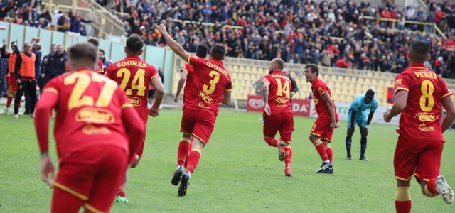 Il Catanzaro è più forte del Crotone e vola con i gol di cucù Iemmello e Curcio