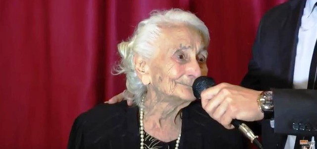 Nonna Rosina fa 100, festa nel quartiere Siano (VIDEO)