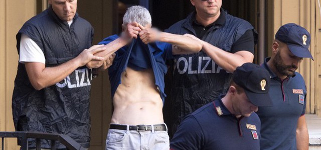 Donna fatta a pezzi e gettata in più cassonetti, fratello ha confessato