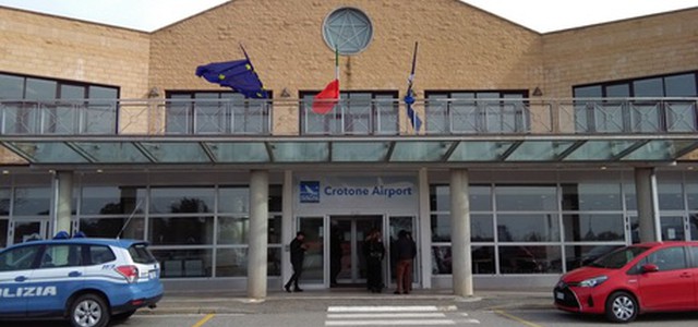 Stop primo volo Crotone, problema tecnico