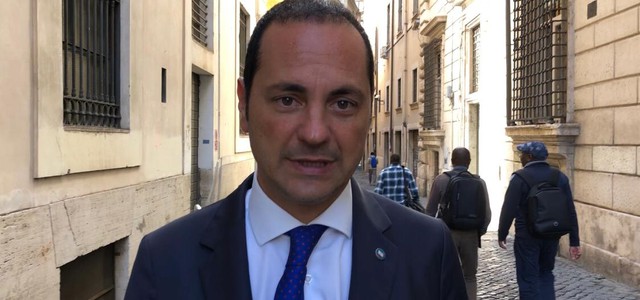 SICLARI: NO ALLE VACCINAZIONI IN FARMACIA SENZA MEDICO