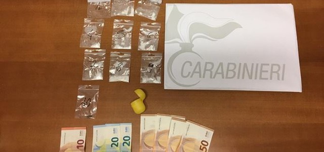In auto con nove dosi di cocaina, arrestato pregiudicato
