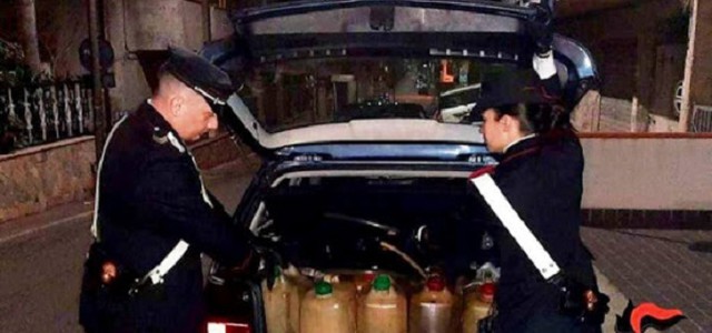 Rubano gasolio da camion, arrestati coniugi