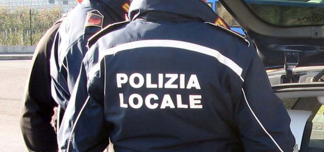 Positivo al Covid prendeva il sole su una panchina pubblica, denunciato