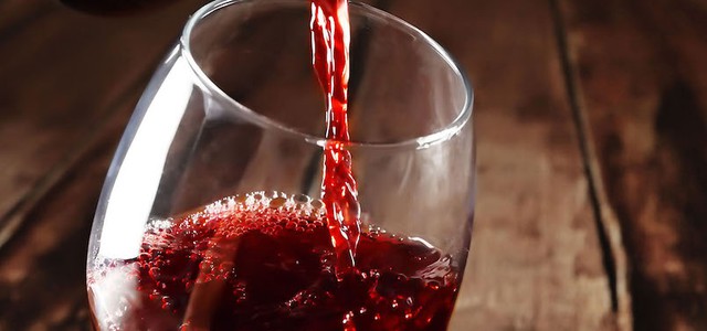 Veniva venduto come vino DOC, sequestrato vino falso a Lamezia Terme