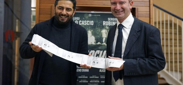 “BIGLIETTI IN SOSPESO” AL POLITEAMA PER CHI NON PUO’ PERMETTERSI UN POSTO A TEATRO