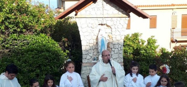 Stalettì, concluso il mese Mariano con una solenne celebrazione - bruciate le letterine e preghiere per la Madonna