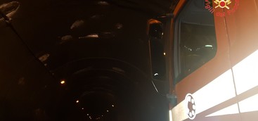 Cade intonaco in galleria su statale 280 a Marcellinara: calcinacci su auto in transito