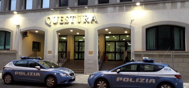 Tenta di rapire bimbo di 3 anni, terrore in un centro commerciale