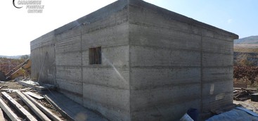 Scoperto fabbricato abusivo in area rurale nel Crotonese