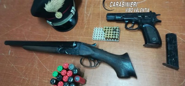 Nascondeva un arsenale in casa, arrestato 67enne