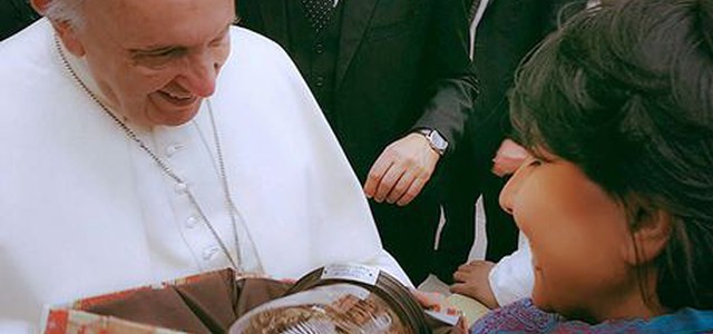 Artista calabrese sognava di donare un suo presepe al Pontefice, figlia da Papa Francesco