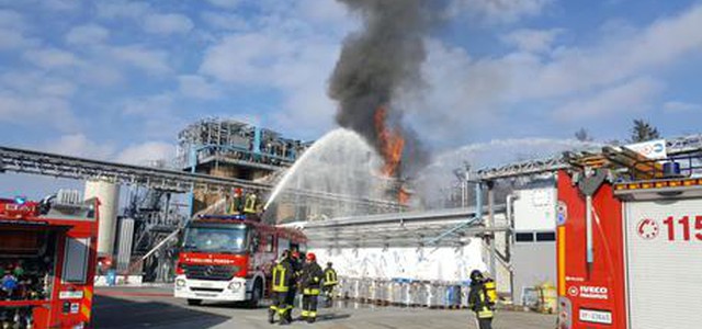 Como, esplosione in azienda, almeno 7 feriti: 3 sono gravi