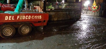 Maltempo, Simeri Mare allagata: proseguono interventi vigili del fuoco