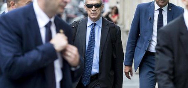 Mattarella convoca Cottarelli alle 16.30. Attesa per lista ministri. Pd va verso l'astensione