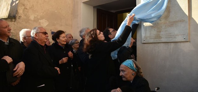 Una lapide per Emilia Zinzi all'Archivio storico comunale
