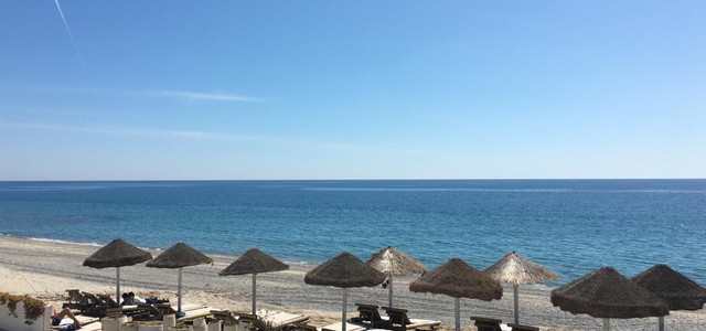 E' estate al Dadada. Tutto pronto per il pranzo del 25 aprile: anche la spiaggia è già attrezzata per i primi bagni.