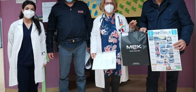 I poliziotti del Sindacato di Polizia Fsp portano la Befana ai bambini all'ospedale di Lamezia Terme