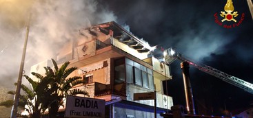 Incendio in abitazione del Vibonese (FOTO)