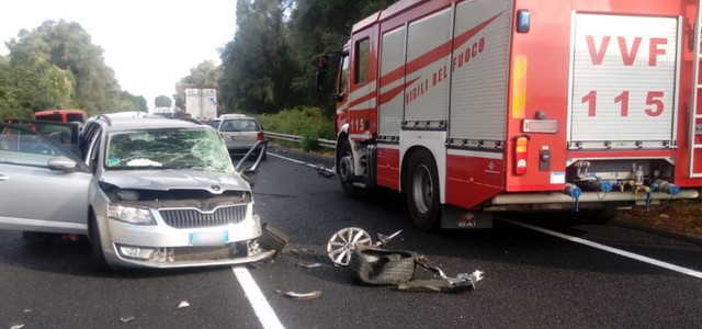 Scontro tra auto e furgone nel Reggino, due feriti
