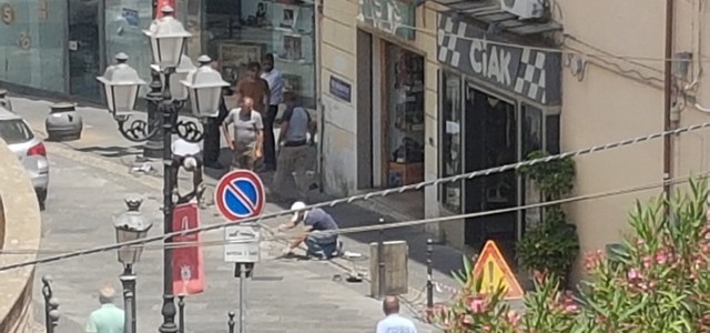Bidibi BodiBi Bu e i paletti nel Capoluogo non ci sono più. (Foto e Video diretta)
